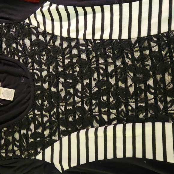 Belah & Codey lacey dressy top - Picture 3 of 4